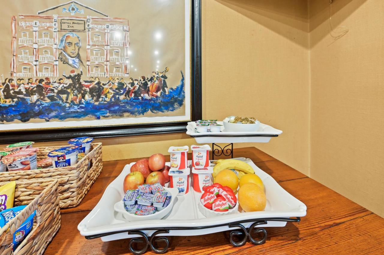 The James Madison Inn Buitenkant foto