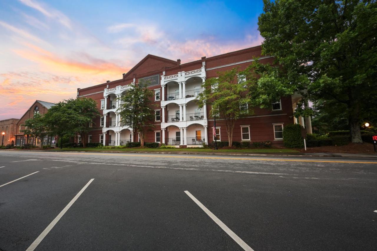 The James Madison Inn Buitenkant foto